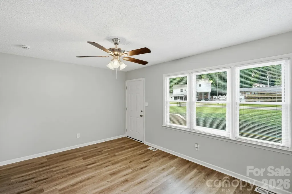 5008 Sea Oates Lane Bessemer City NC 28016