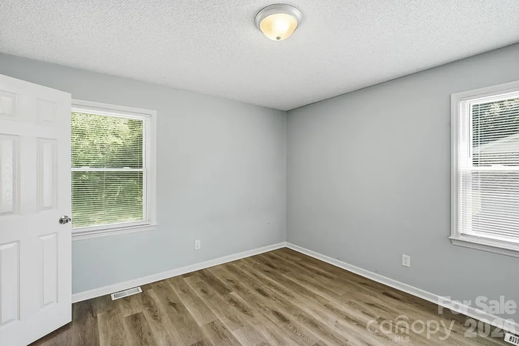 5008 Sea Oates Lane Bessemer City NC 28016