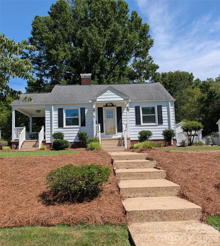 61 NW Spencer Avenue NW Concord NC 28025