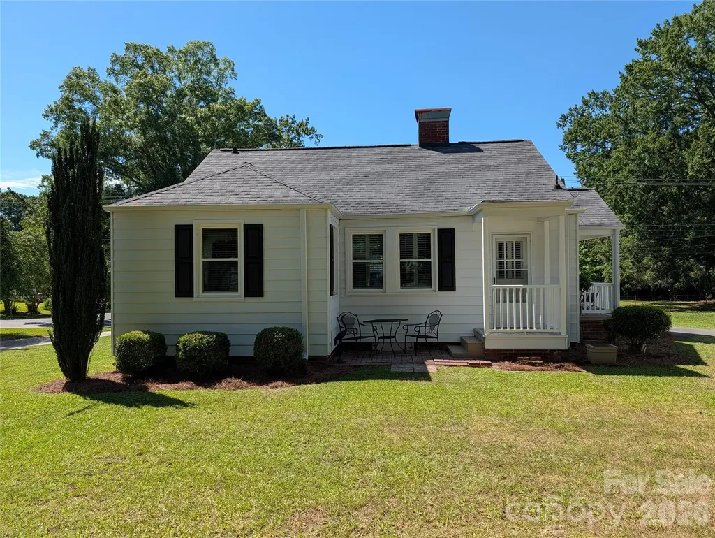 61 NW Spencer Avenue NW Concord NC 28025