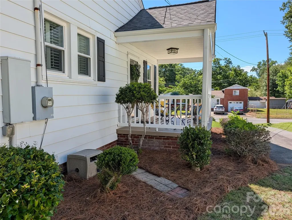 61 NW Spencer Avenue NW Concord NC 28025