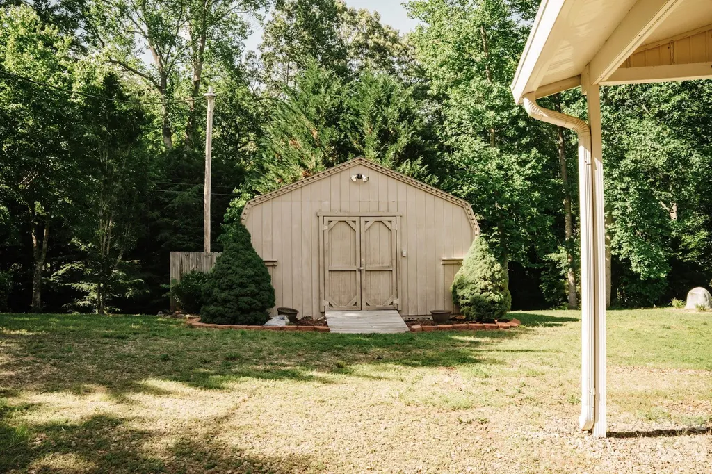 2391 Hickory Knoll Road Franklin NC 28734