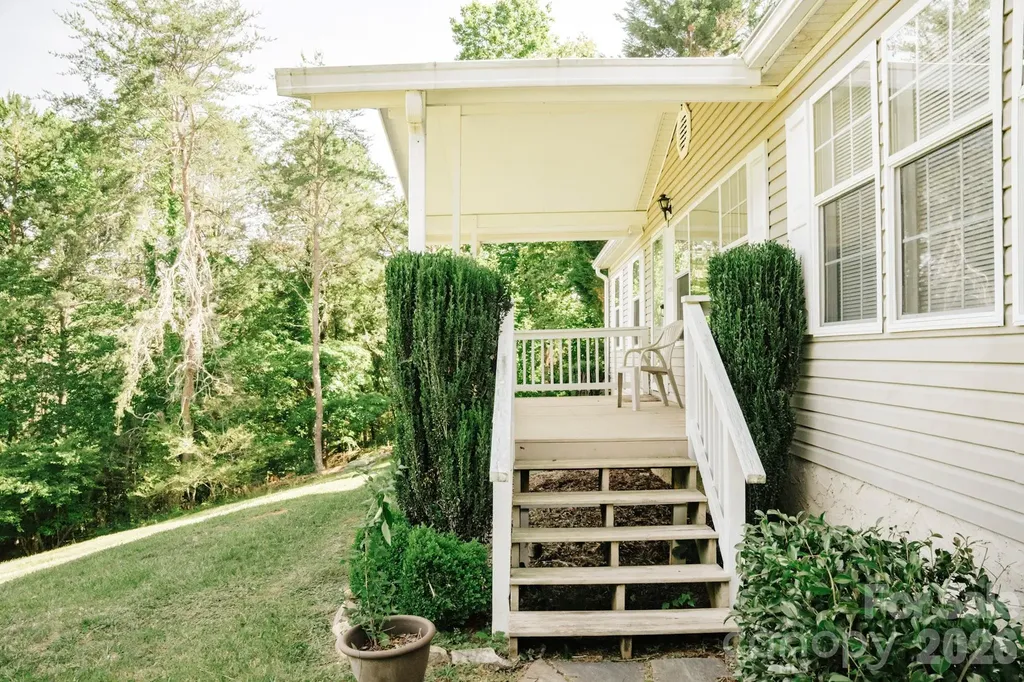2391 Hickory Knoll Road Franklin NC 28734