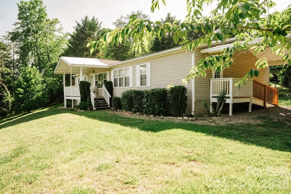 2391 Hickory Knoll Road Franklin NC 28734