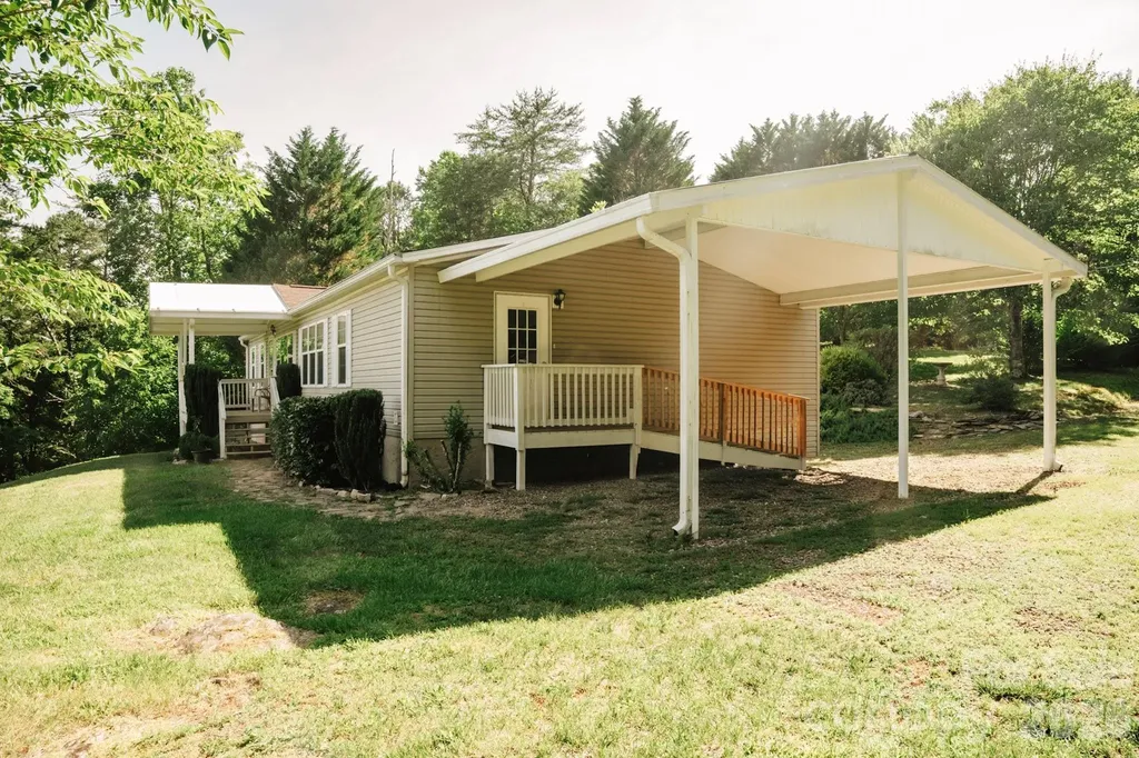2391 Hickory Knoll Road Franklin NC 28734