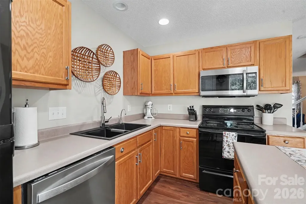 605 Gelderland Drive Matthews NC 28104
