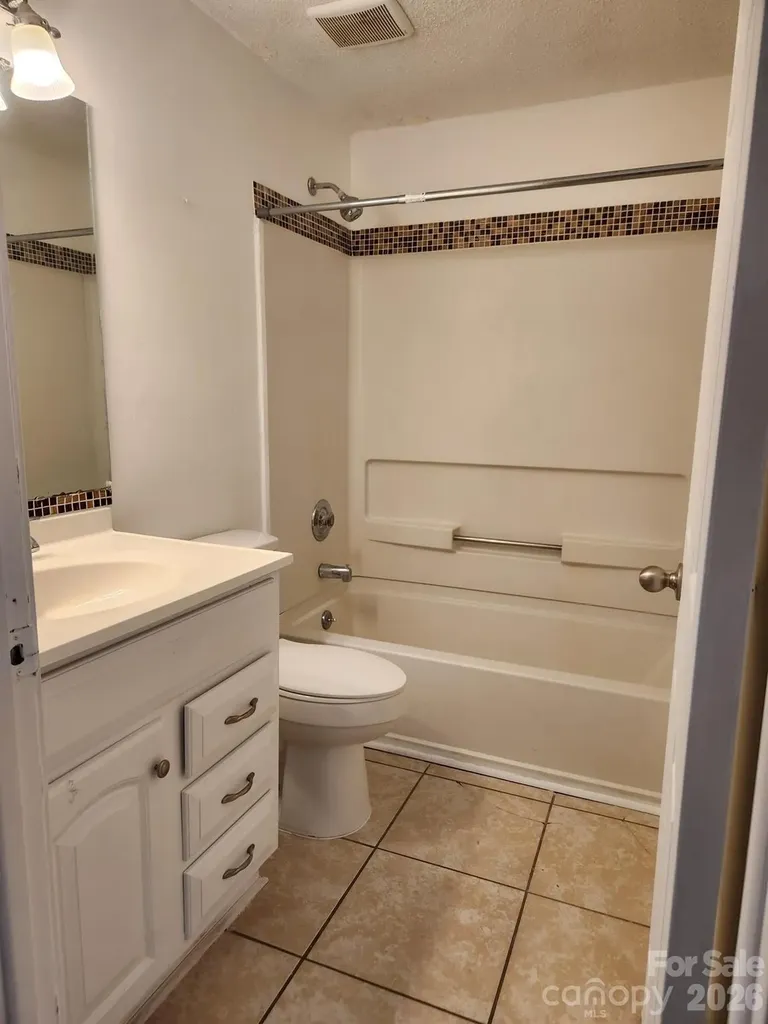 9626-D Vinca Circle Charlotte NC 28213