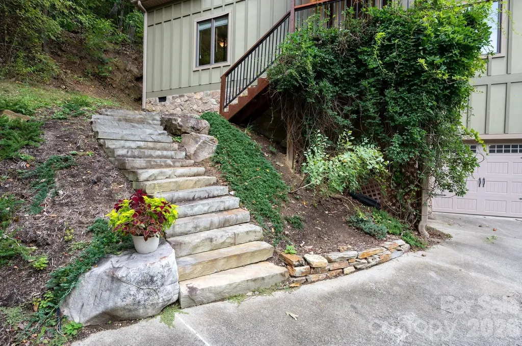 130 Black Oak Drive Asheville NC 28804