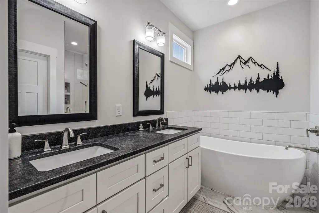 25 E Williams Meadow Court Hendersonville NC 28739