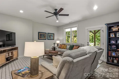 25 E Williams Meadow Court Hendersonville NC 28739