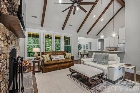 25 E Williams Meadow Court Hendersonville NC 28739