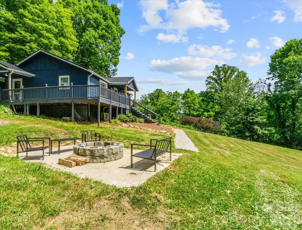 352 Jakes Branch Road Spruce Pine NC 28777
