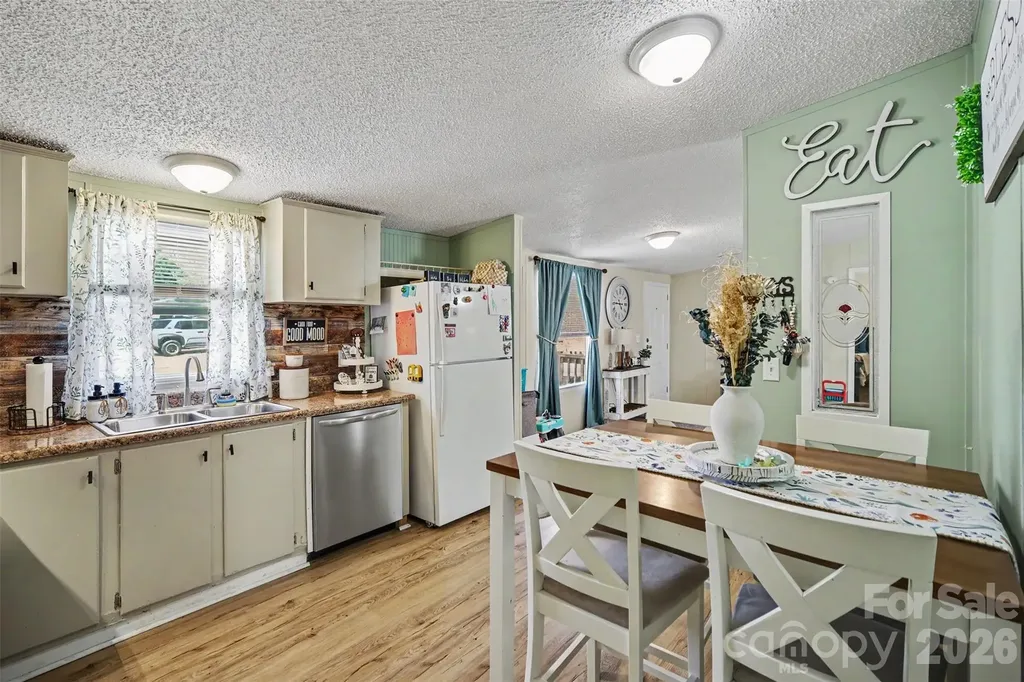 504 Mountain Meadows Drive Bessemer City NC 28016
