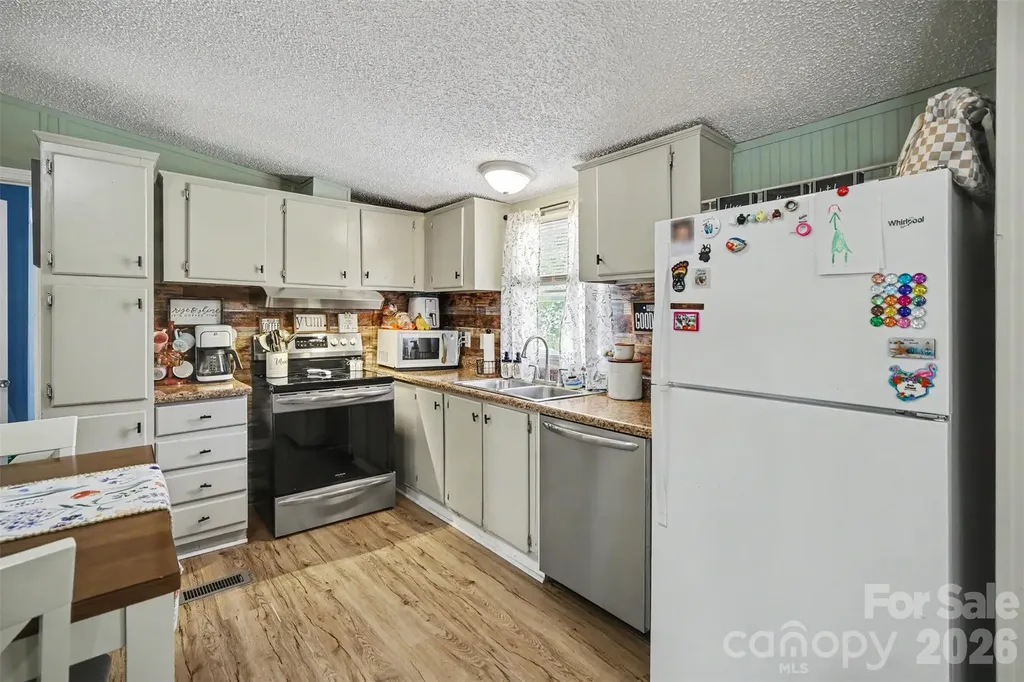 504 Mountain Meadows Drive Bessemer City NC 28016