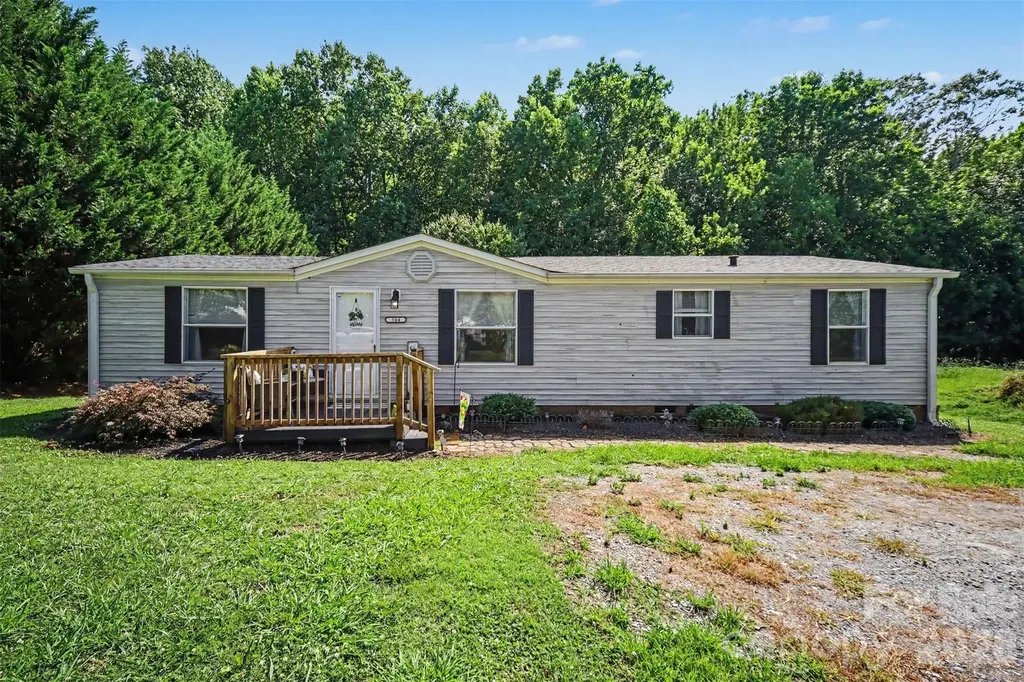 504 Mountain Meadows Drive Bessemer City NC 28016