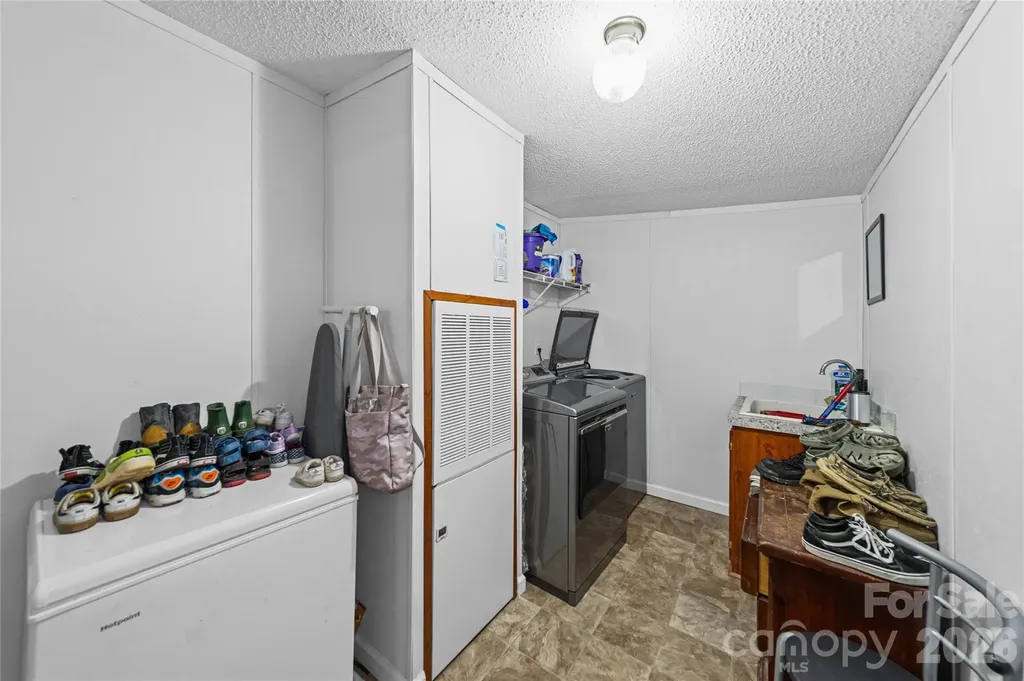 102 Sycamore Drive Hickory NC 28601