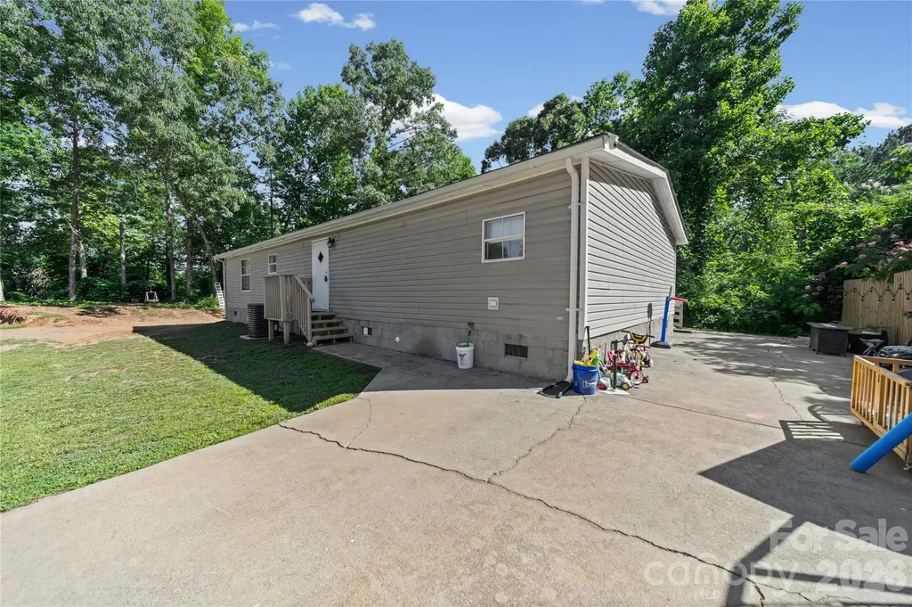 102 Sycamore Drive Hickory NC 28601