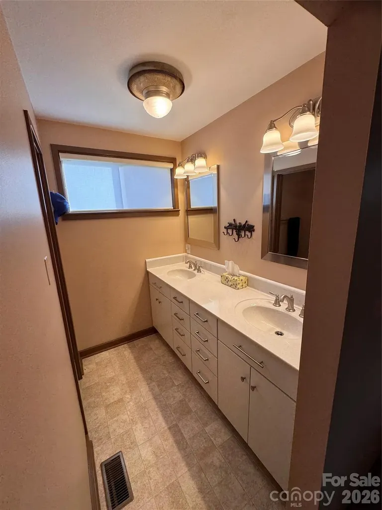 298 Tinequa Drive Brevard NC 28712