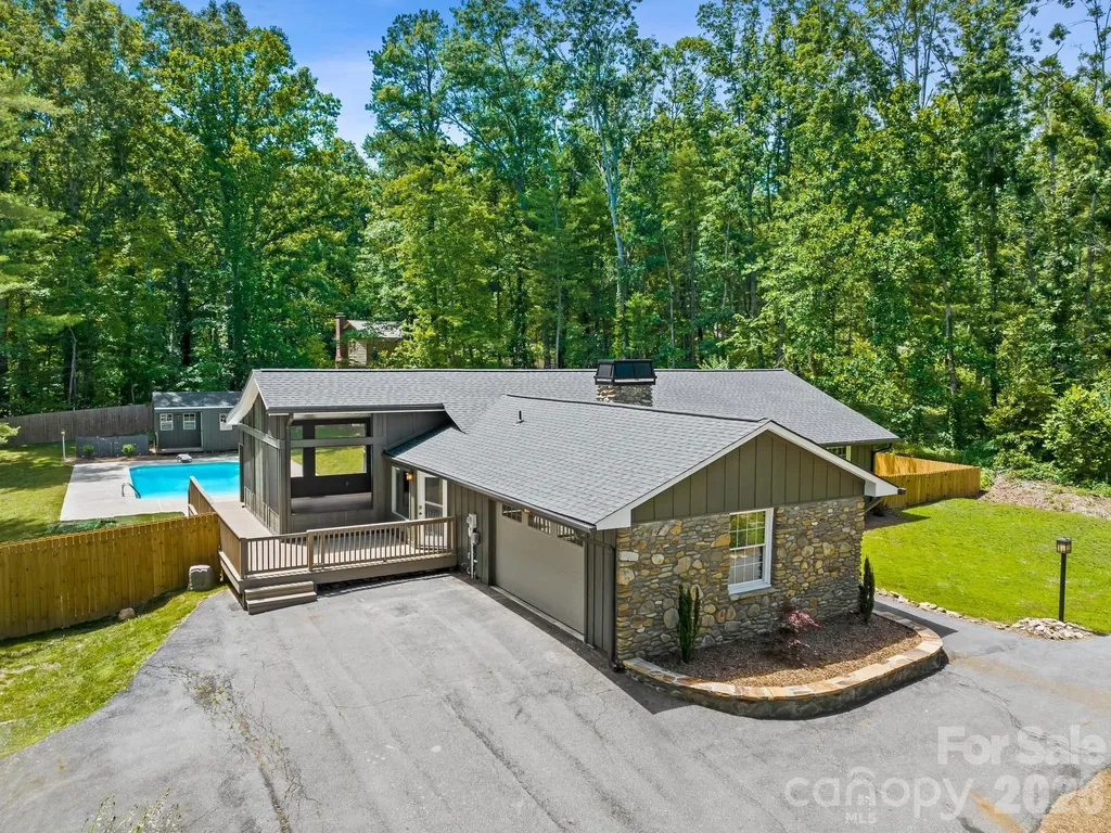 26 Glen Cove Road Arden NC 28704