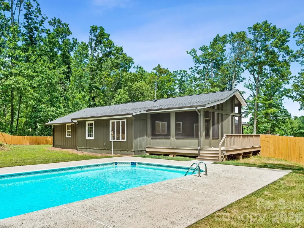 26 Glen Cove Road Arden NC 28704