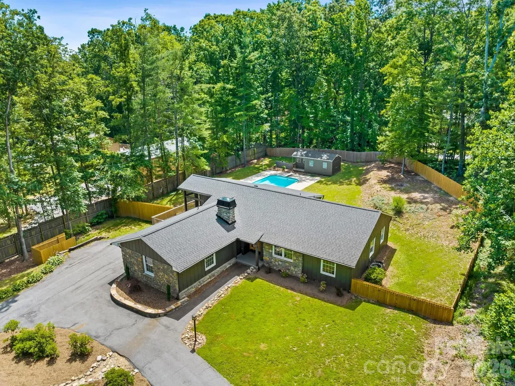 26 Glen Cove Road Arden NC 28704
