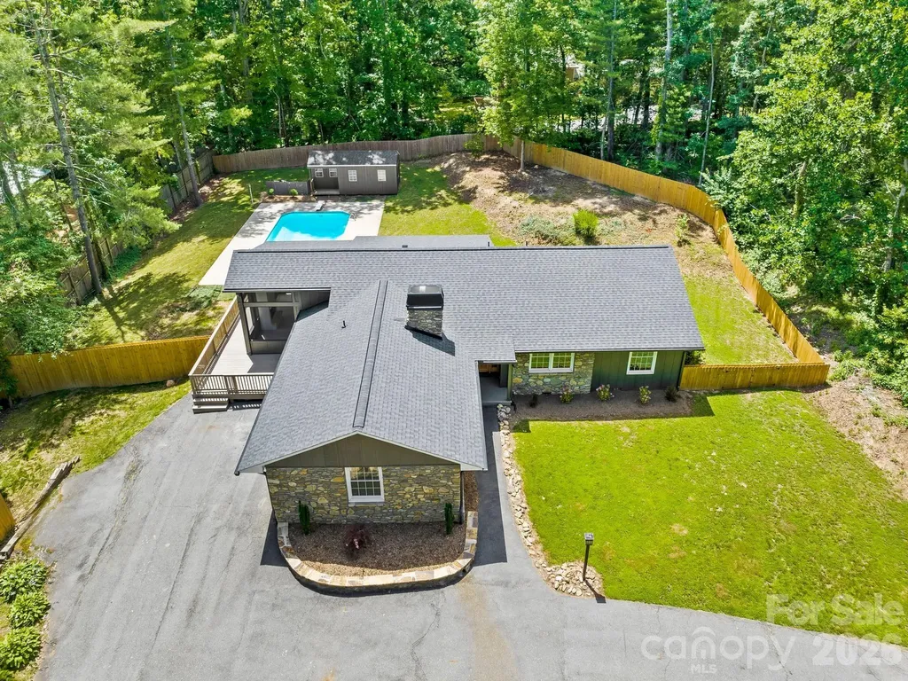 26 Glen Cove Road Arden NC 28704