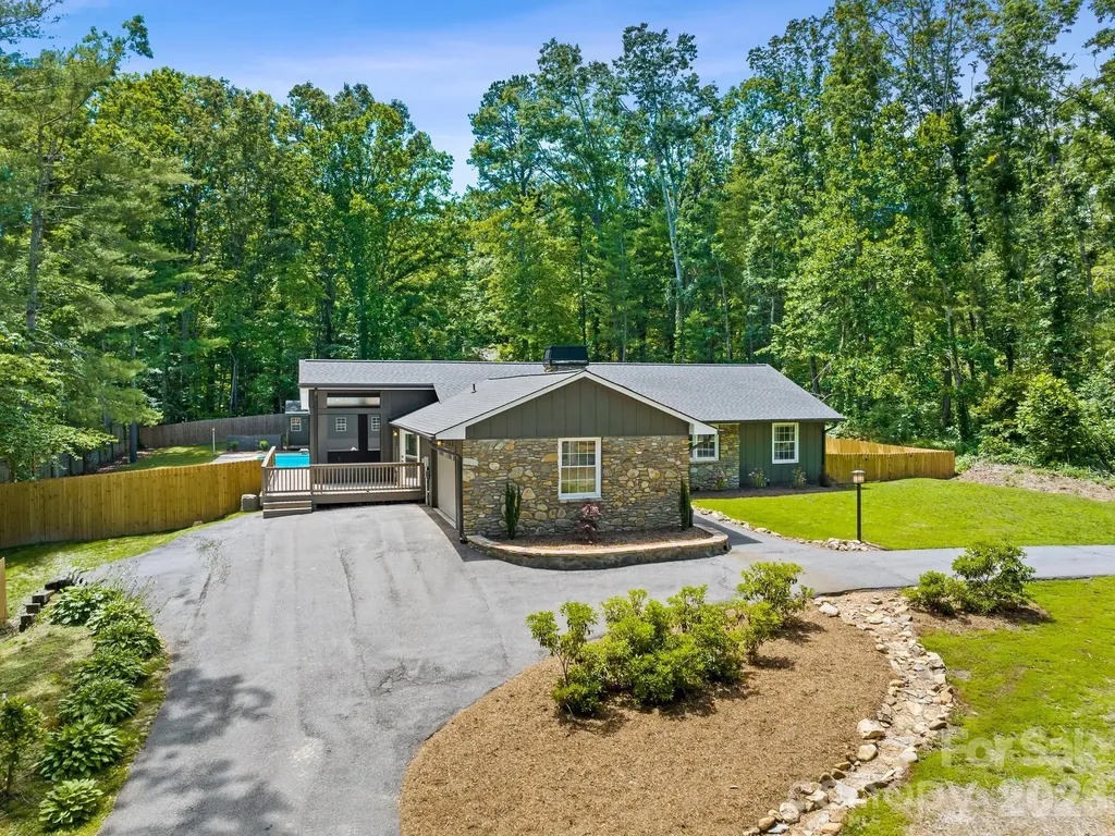 26 Glen Cove Road Arden NC 28704