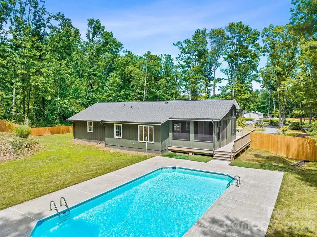 26 Glen Cove Road Arden NC 28704