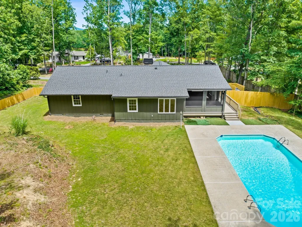 26 Glen Cove Road Arden NC 28704