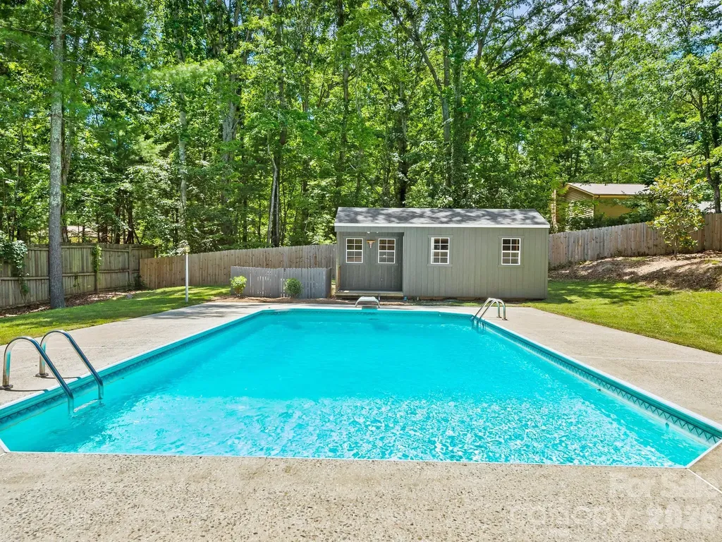 26 Glen Cove Road Arden NC 28704