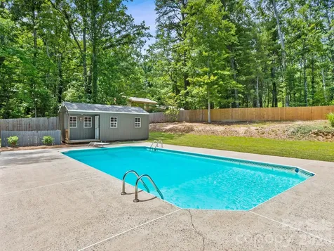 26 Glen Cove Road Arden NC 28704