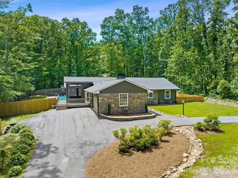 26 Glen Cove Road Arden NC 28704