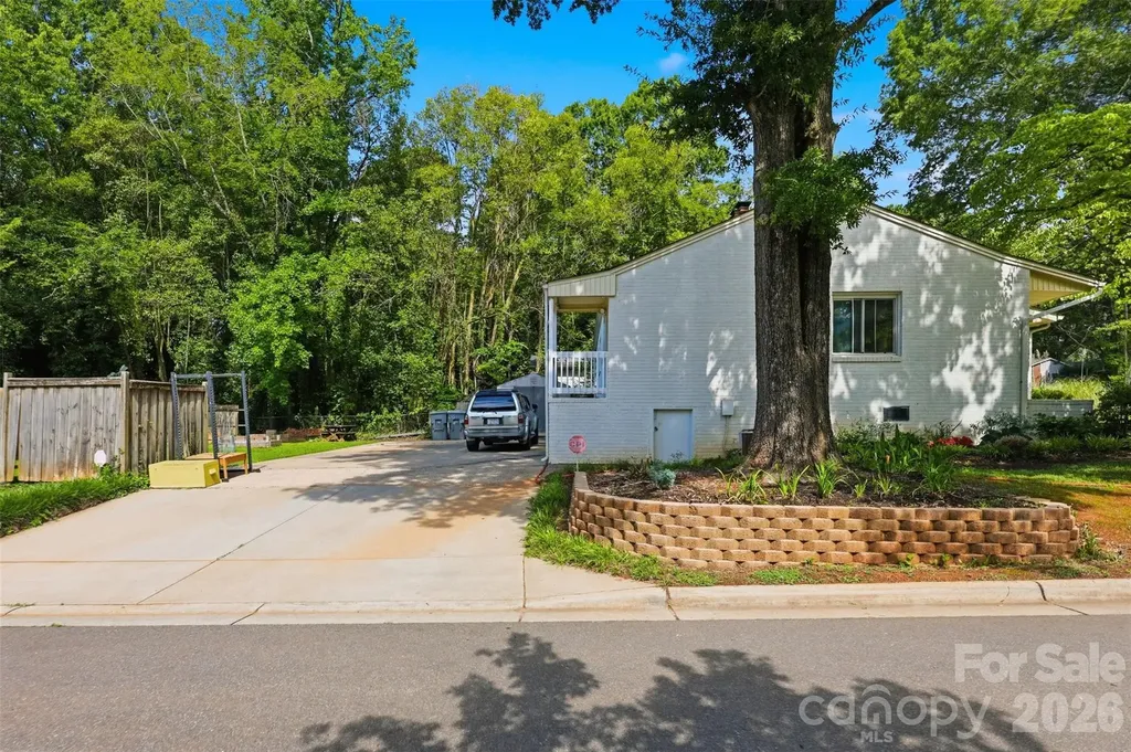 2736 Palm Avenue Charlotte NC 28205