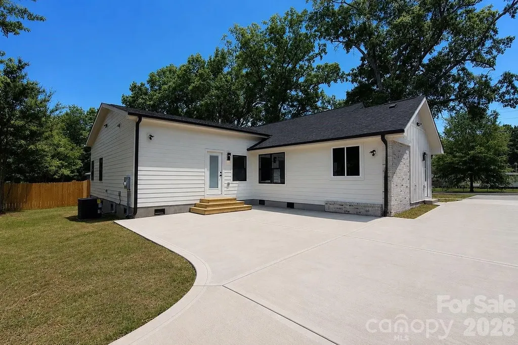 409 Scaleybark Road Charlotte NC 28209