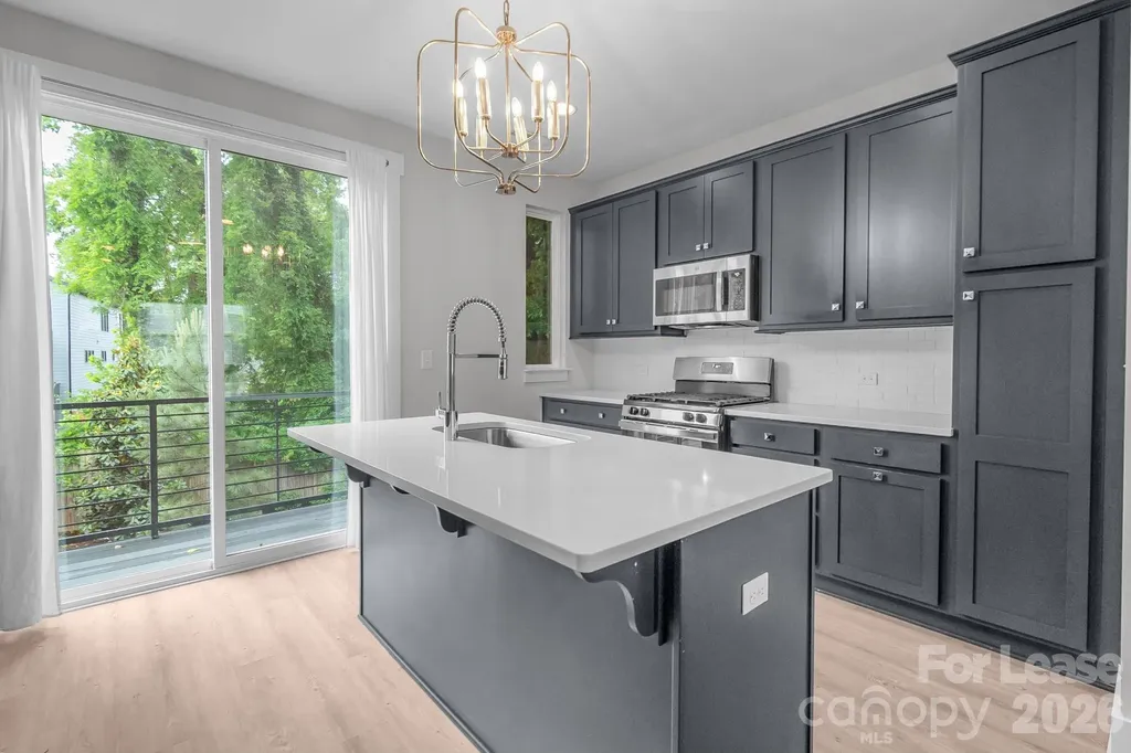 570 W End Drive Charlotte NC 28208