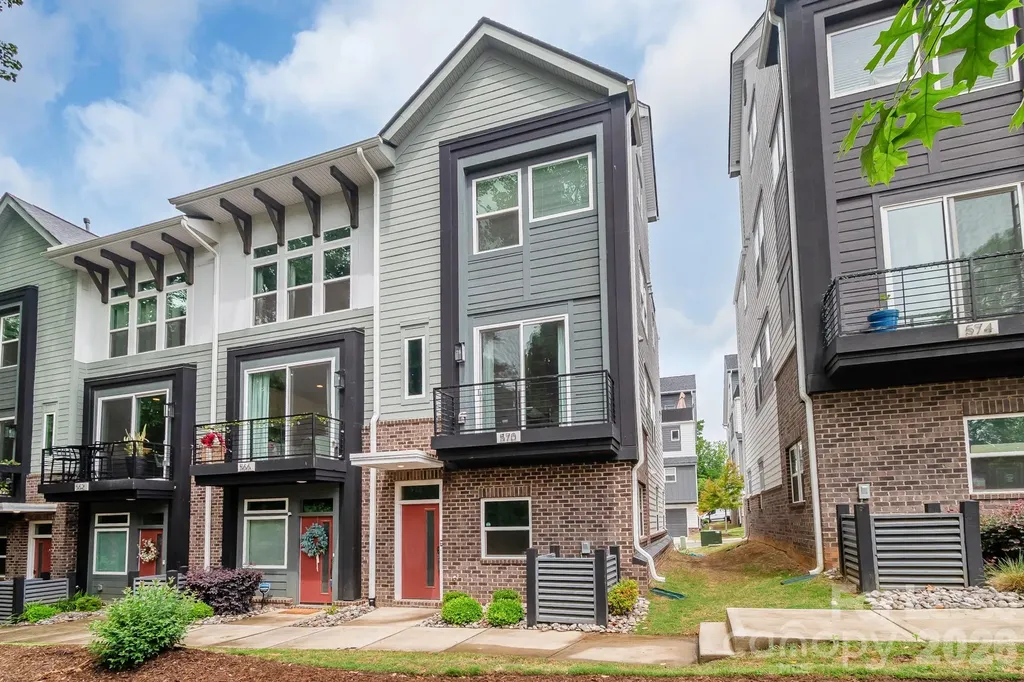 570 W End Drive Charlotte NC 28208