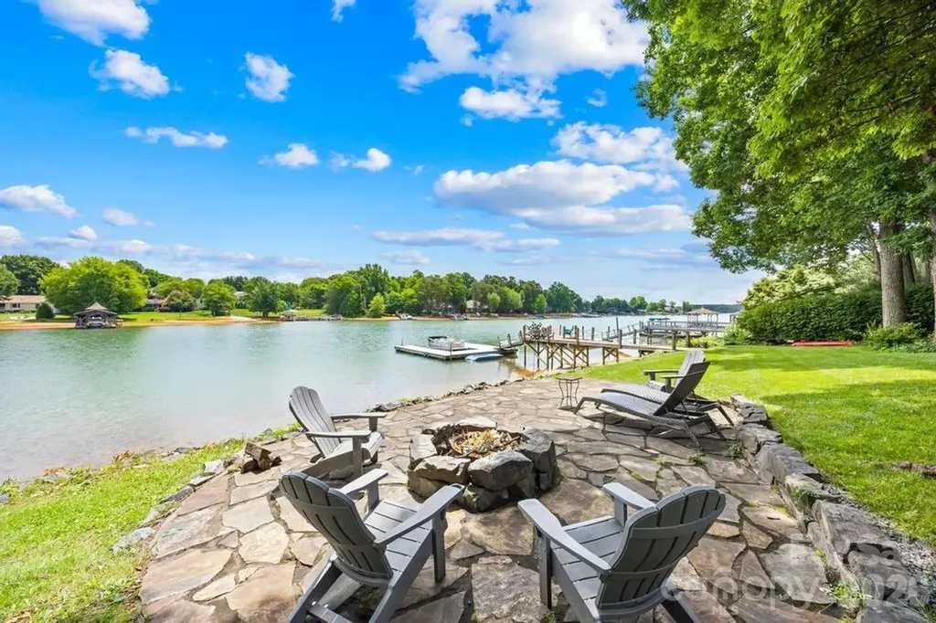 165 Woodstream Circle Mooresville NC 28117