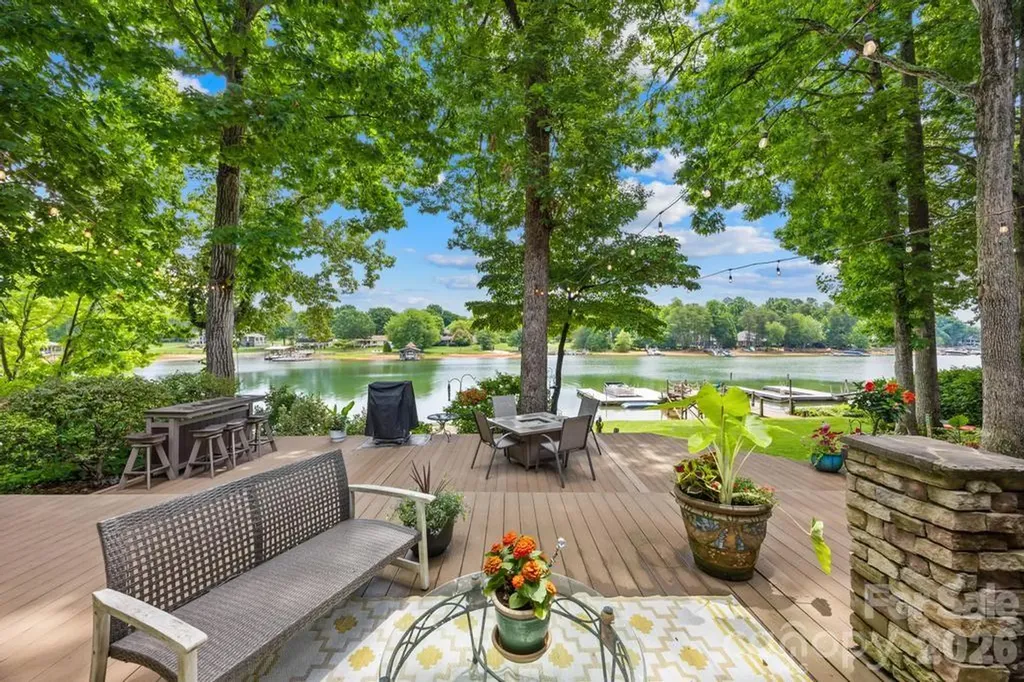 165 Woodstream Circle Mooresville NC 28117