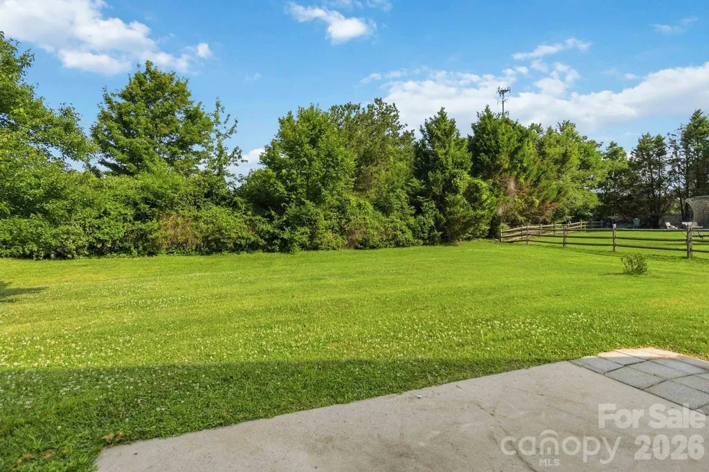 2017 Legend Creek Lane Charlotte NC 28227