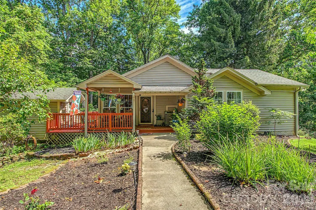 76 Winsome Trail Hendersonville NC 28739