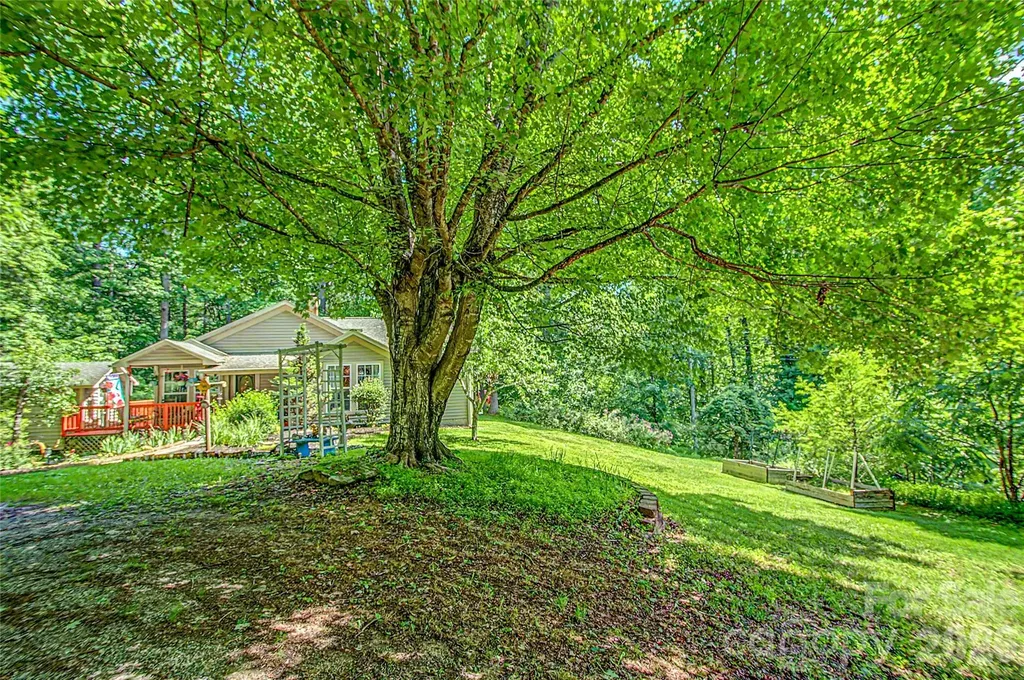 76 Winsome Trail Hendersonville NC 28739