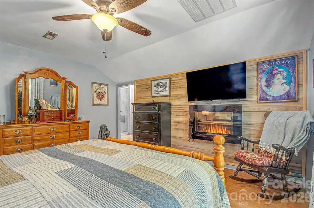76 Winsome Trail Hendersonville NC 28739