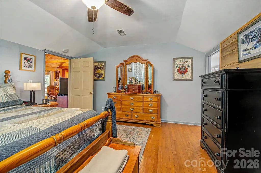 76 Winsome Trail Hendersonville NC 28739