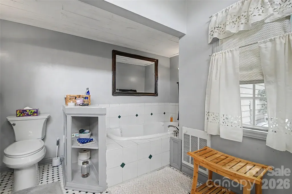 76 Winsome Trail Hendersonville NC 28739