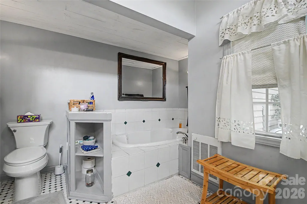 76 Winsome Trail Hendersonville NC 28739