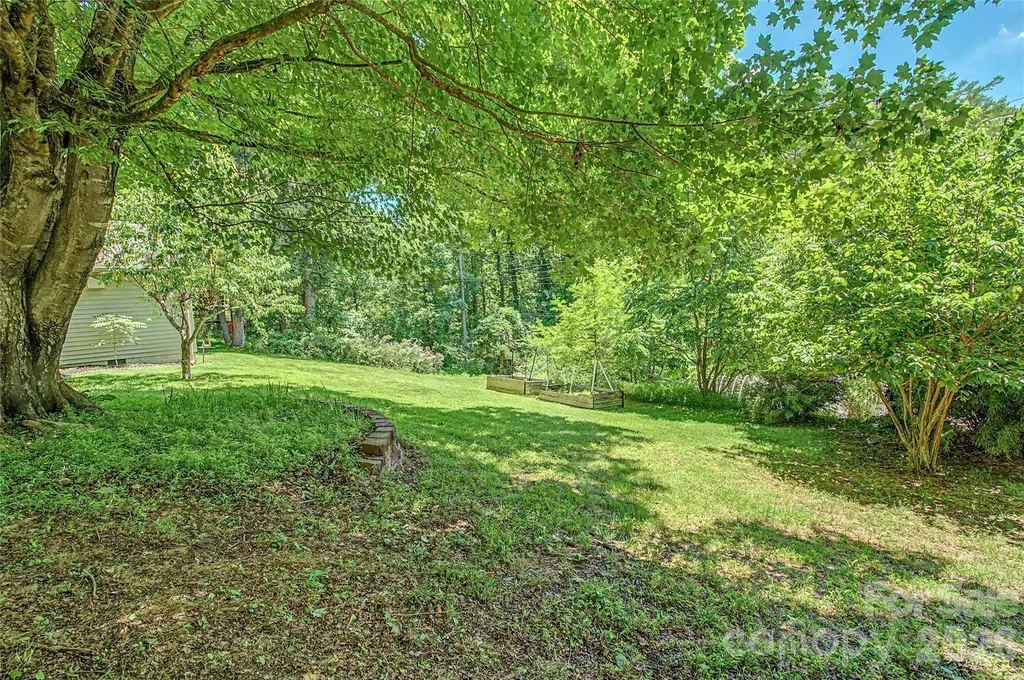 76 Winsome Trail Hendersonville NC 28739
