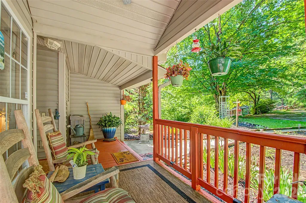 76 Winsome Trail Hendersonville NC 28739