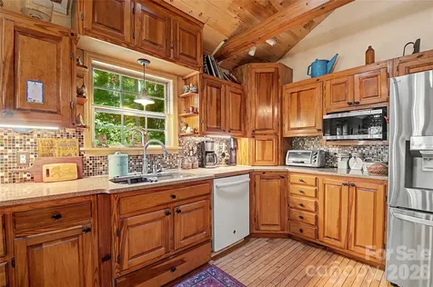 76 Winsome Trail Hendersonville NC 28739