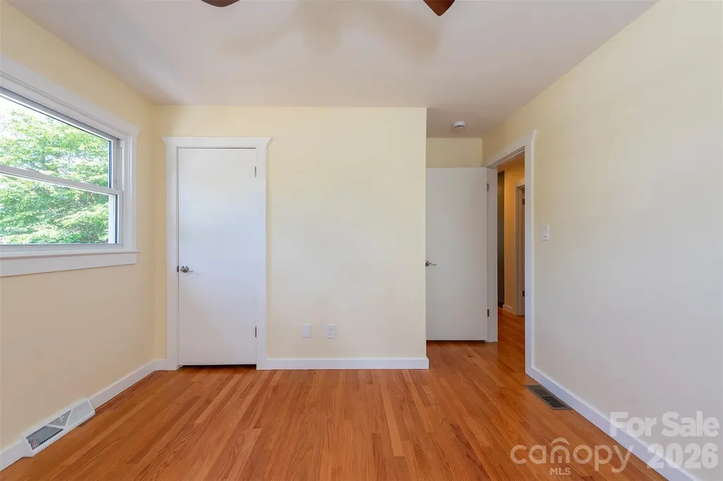 32 Harnett Street Asheville NC 28806