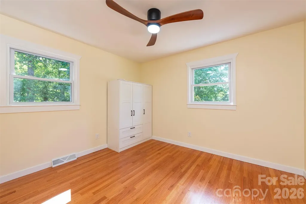 32 Harnett Street Asheville NC 28806